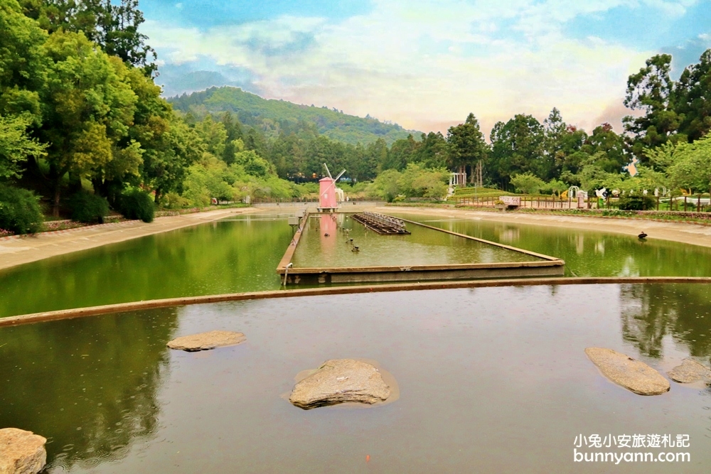 清境農場小瑞士花園，精彩水舞秀、水上教堂，美麗天空花園