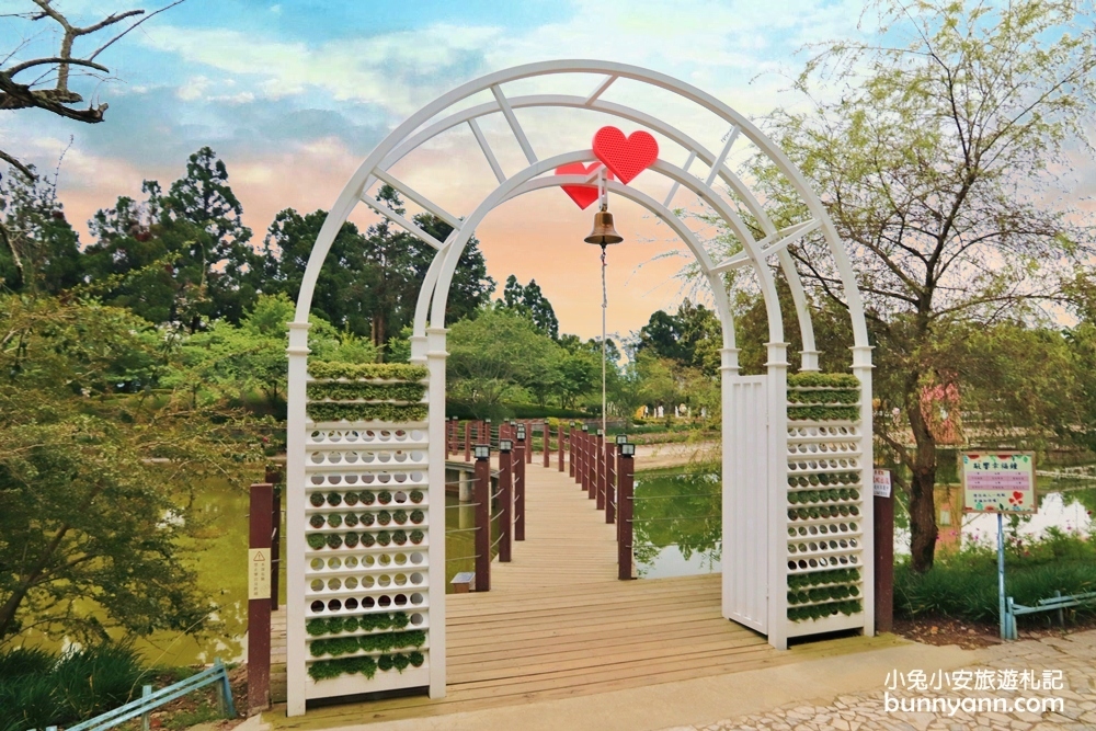 清境農場小瑞士花園，精彩水舞秀、水上教堂，美麗天空花園