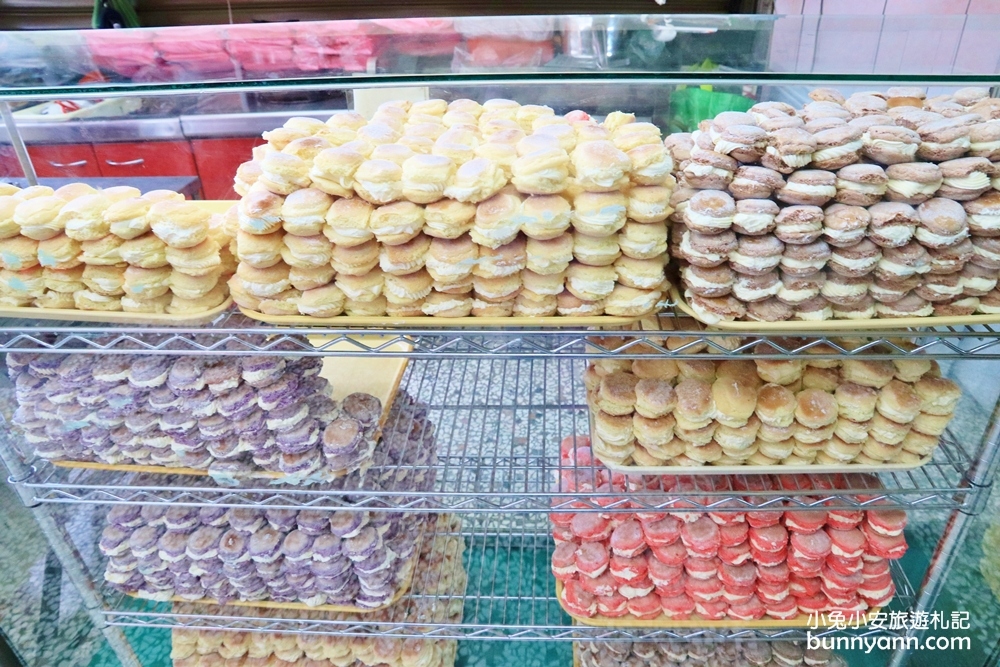 惠豐麵包店｜網路熱門的奶油小點心，埔里浮誇版巨大台式馬卡龍