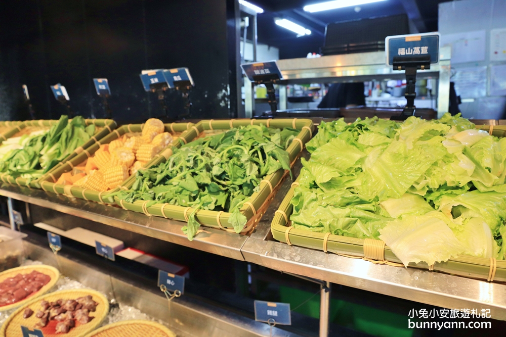 台南美食》饗麻饗辣聚餐最狂選擇！食物種類超多麻辣鍋物店，冰淇淋、螃蟹、現切優質肉片，快糾團來吃一檔～
