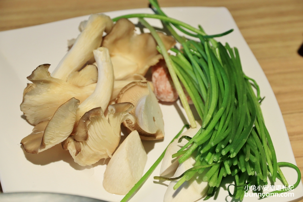 台南美食》饗麻饗辣聚餐最狂選擇！食物種類超多麻辣鍋物店，冰淇淋、螃蟹、現切優質肉片，快糾團來吃一檔～