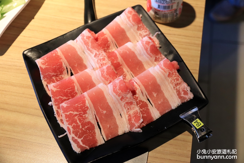 台南美食》饗麻饗辣聚餐最狂選擇！食物種類超多麻辣鍋物店，冰淇淋、螃蟹、現切優質肉片，快糾團來吃一檔～