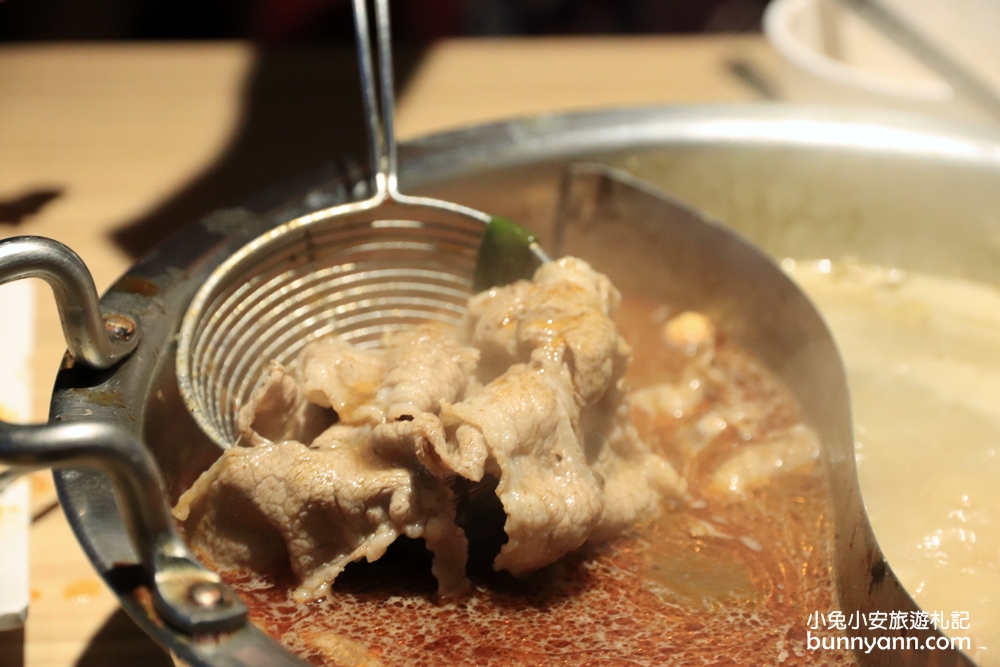 台南美食》饗麻饗辣聚餐最狂選擇！食物種類超多麻辣鍋物店，冰淇淋、螃蟹、現切優質肉片，快糾團來吃一檔～