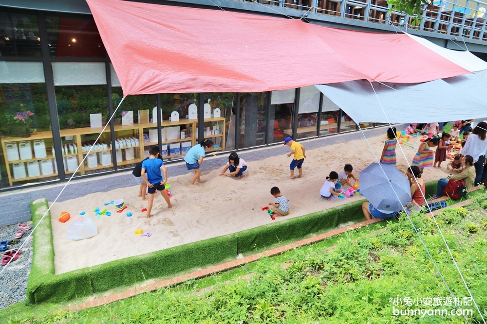 超好玩【鵝媽媽鵝童樂園】旋轉天鵝萌力爆發，主題鵝群免費拍