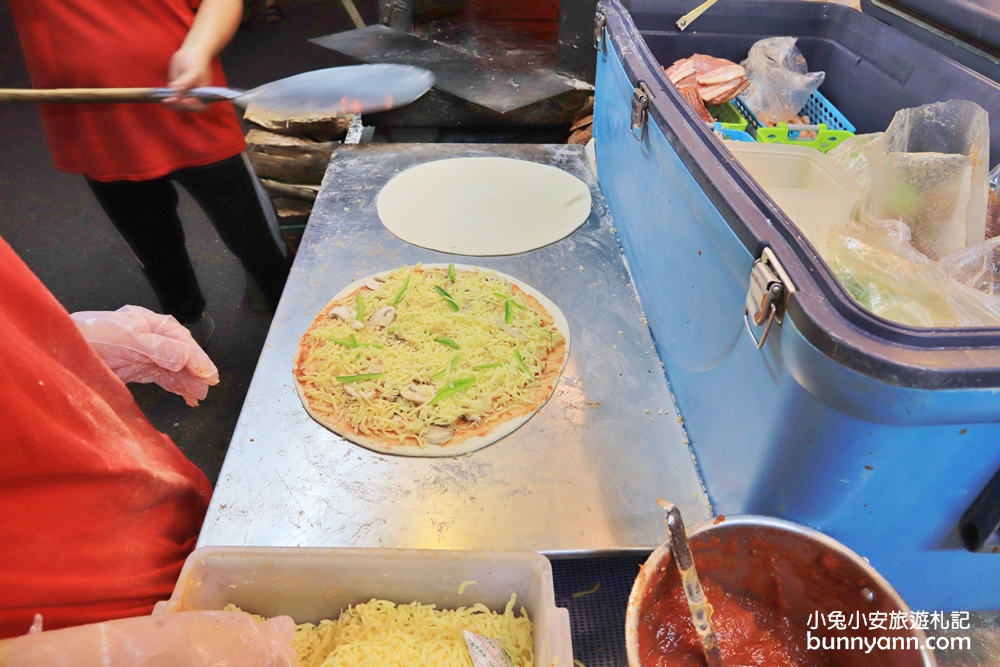 墾丁「紅磚窯手工窯烤pizza」荔枝木磚窯烘烤，現吃一片回味無窮