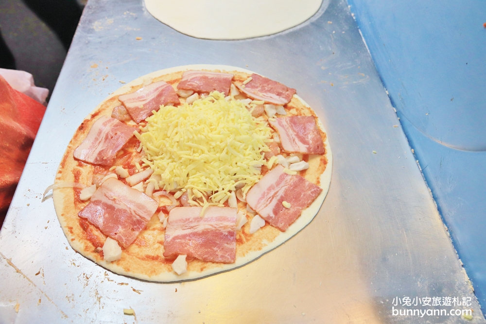 墾丁「紅磚窯手工窯烤pizza」荔枝木磚窯烘烤，現吃一片回味無窮