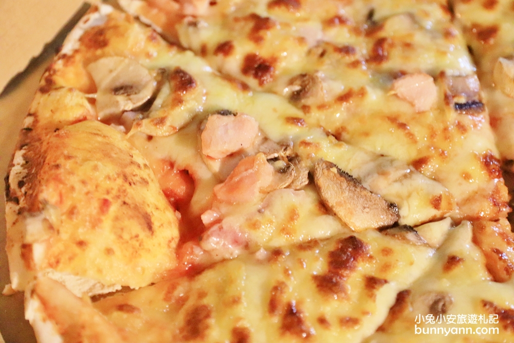 墾丁「紅磚窯手工窯烤pizza」荔枝木磚窯烘烤，現吃一片回味無窮