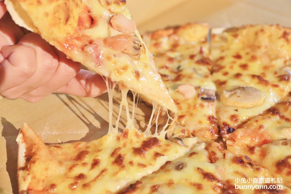 墾丁「紅磚窯手工窯烤pizza」荔枝木磚窯烘烤，現吃一片回味無窮