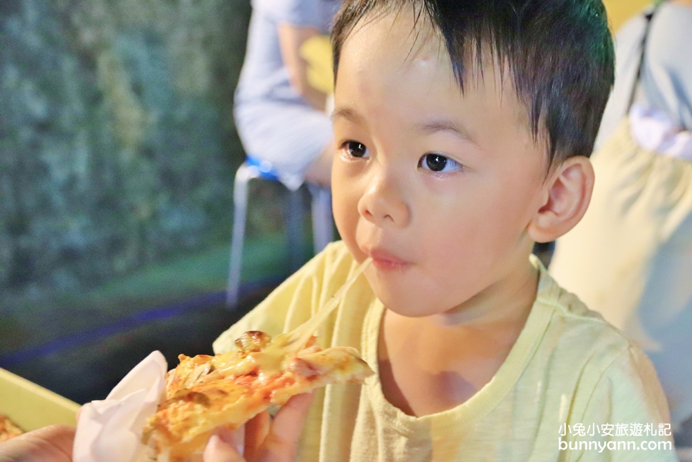 墾丁「紅磚窯手工窯烤pizza」荔枝木磚窯烘烤，現吃一片回味無窮