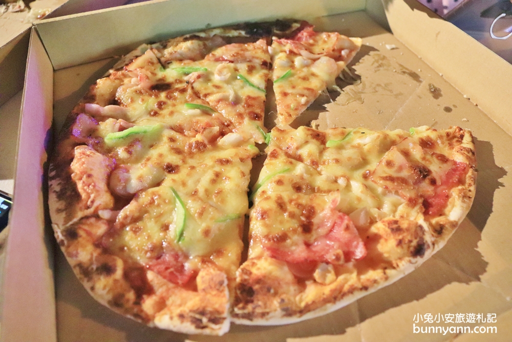墾丁「紅磚窯手工窯烤pizza」荔枝木磚窯烘烤，現吃一片回味無窮