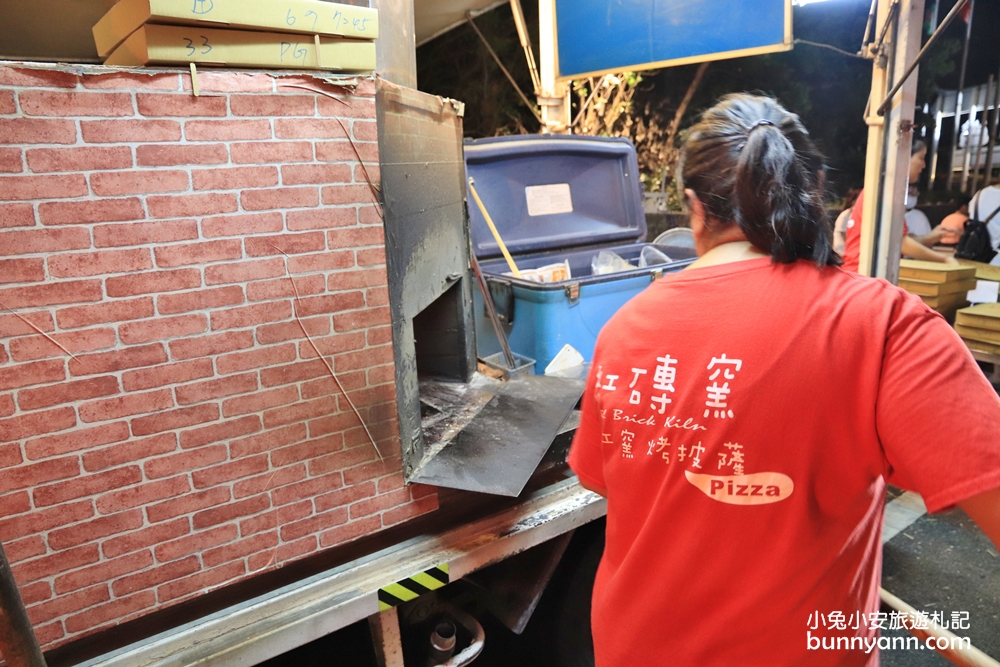 墾丁「紅磚窯手工窯烤pizza」荔枝木磚窯烘烤，現吃一片回味無窮