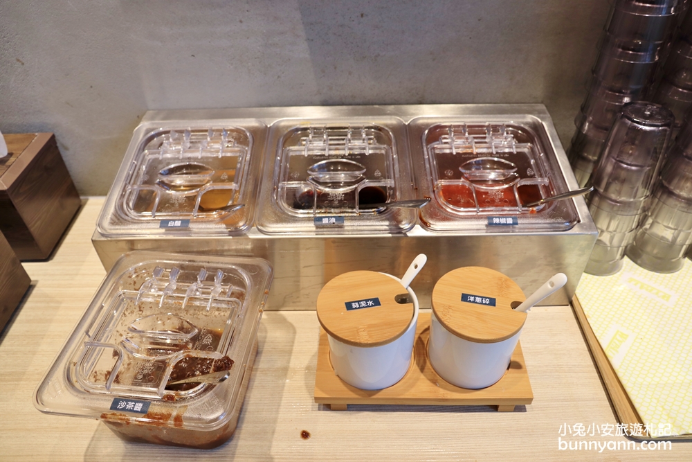 台中美食》幫你刷好的肉滿滿火鍋！12MINI台中公益店，飲料無限暢飲，食肉派主義大推薦～