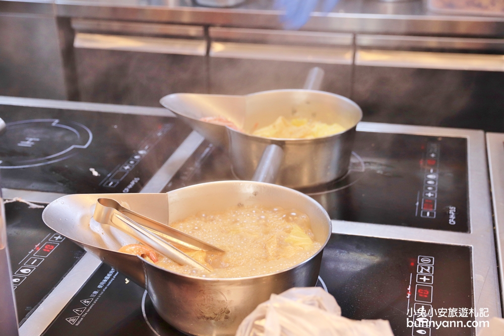 台中美食》幫你刷好的肉滿滿火鍋！12MINI台中公益店，飲料無限暢飲，食肉派主義大推薦～