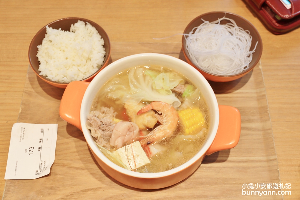 台中美食》幫你刷好的肉滿滿火鍋！12MINI台中公益店，飲料無限暢飲，食肉派主義大推薦～