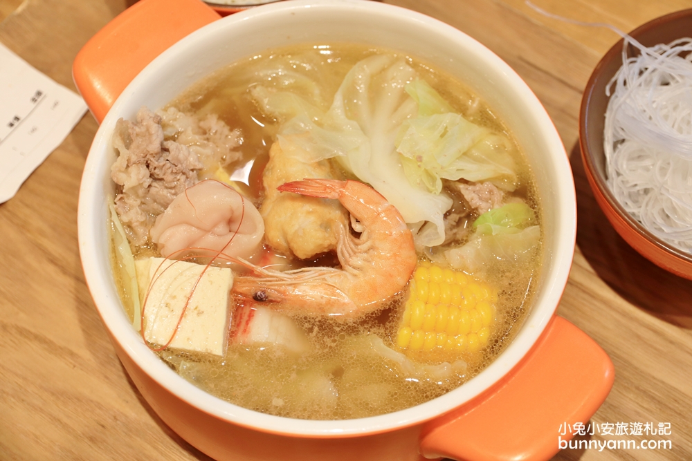 台中美食》幫你刷好的肉滿滿火鍋！12MINI台中公益店，飲料無限暢飲，食肉派主義大推薦～