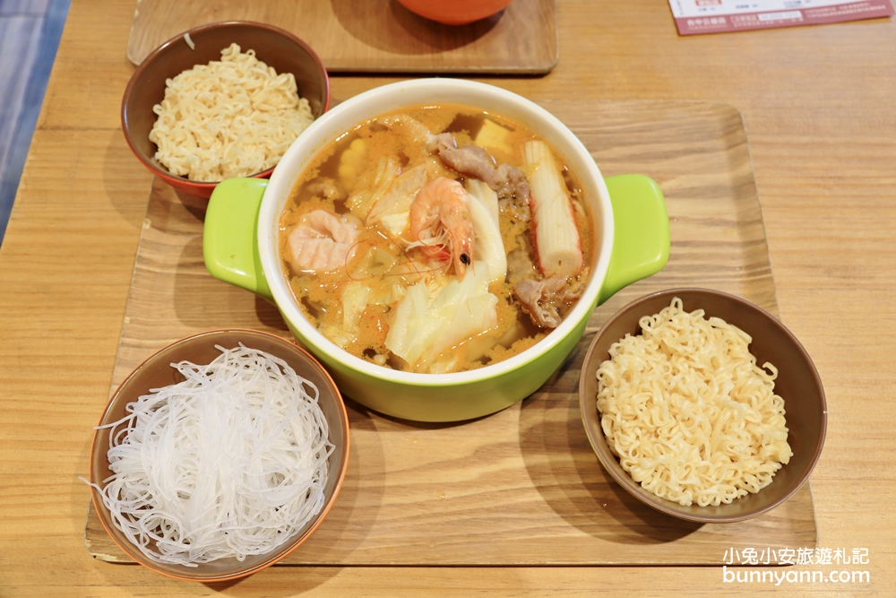 台中美食》幫你刷好的肉滿滿火鍋！12MINI台中公益店，飲料無限暢飲，食肉派主義大推薦～