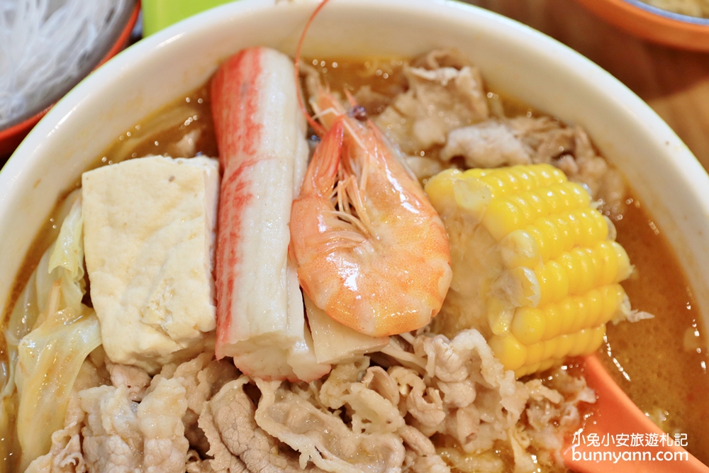 台中美食》幫你刷好的肉滿滿火鍋！12MINI台中公益店，飲料無限暢飲，食肉派主義大推薦～