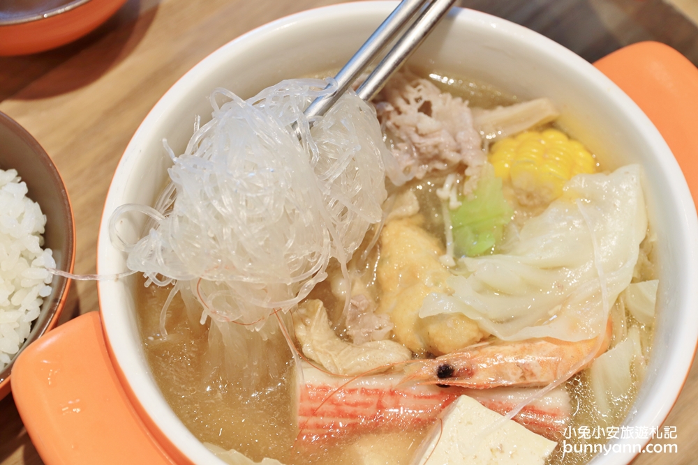 台中美食》幫你刷好的肉滿滿火鍋！12MINI台中公益店，飲料無限暢飲，食肉派主義大推薦～