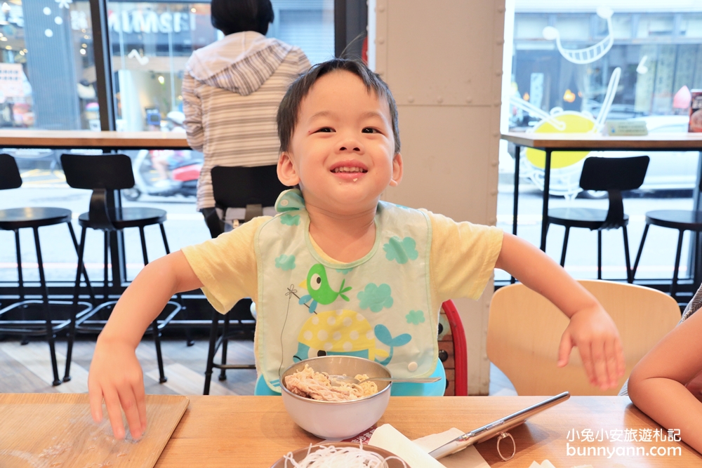 台中美食》幫你刷好的肉滿滿火鍋！12MINI台中公益店，飲料無限暢飲，食肉派主義大推薦～