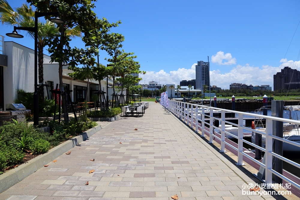 台南亞果安平店》吹吹風精品咖啡館，希臘式度假來看海喝咖啡