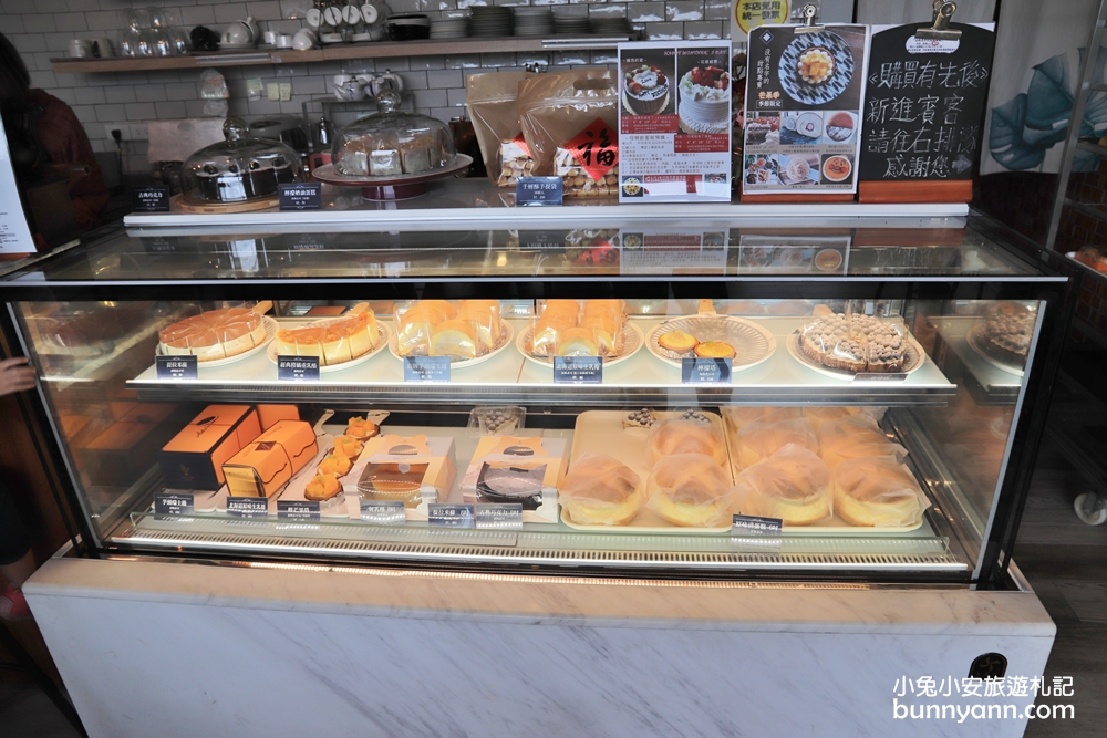 香山甜點店【沒有名字的甜點專賣】隱藏版北海道生乳捲好吃到融化。