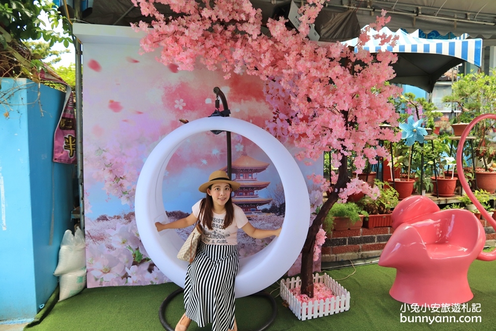 花蓮新景點》藏海邊！85度C海岸店最新紅鶴觀賞園，小天空步道、呆萌紅鶴、吃泰式燒烤超滿足～