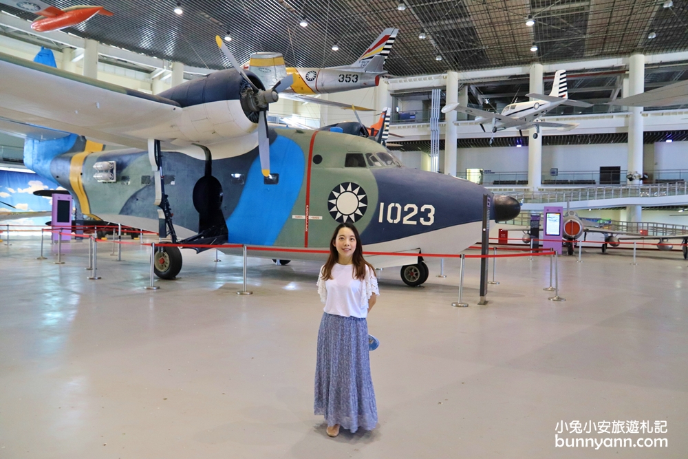 高雄景點岡山航空教育展示館，戰鬥機展示館與穿帥氣軍裝