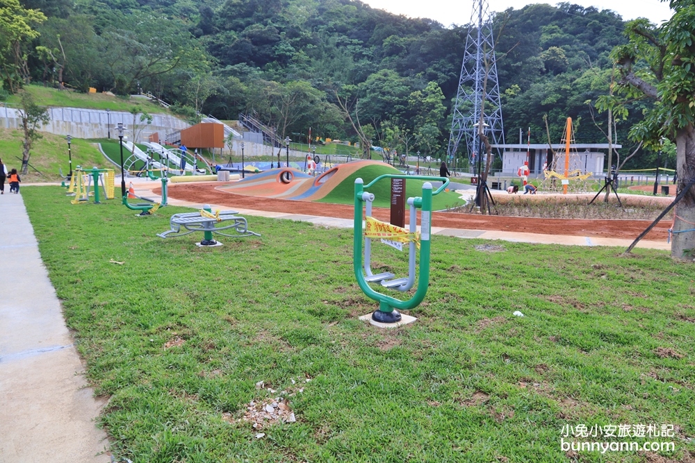 新北景點》免費新景點！童遊瑞芳運動公園新登場，山丘溜滑梯、海洋藍球場超好拍，出發溜小孩啦～