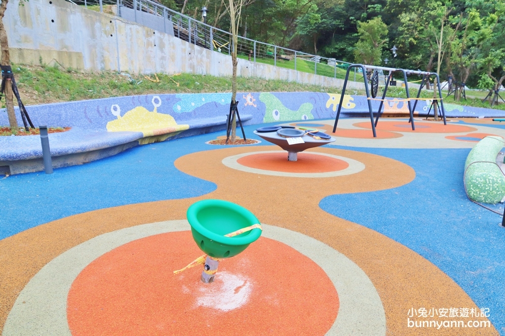 新北景點》免費新景點！童遊瑞芳運動公園新登場，山丘溜滑梯、海洋藍球場超好拍，出發溜小孩啦～