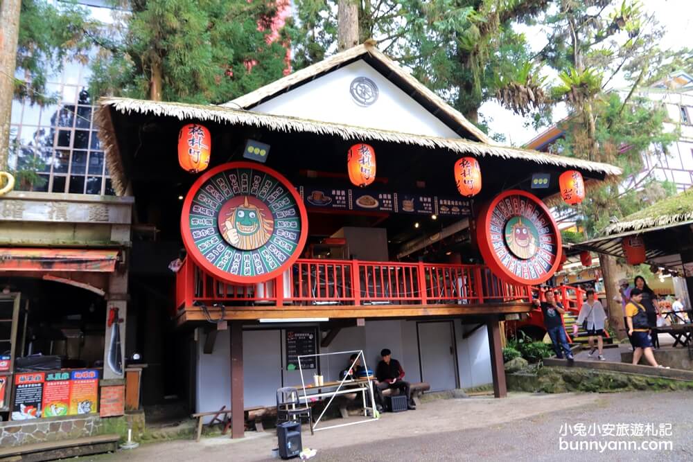 溪頭「妖怪村」人氣商圈，現烤咬人貓麵包好好吃，一日遊、附近景點攻略