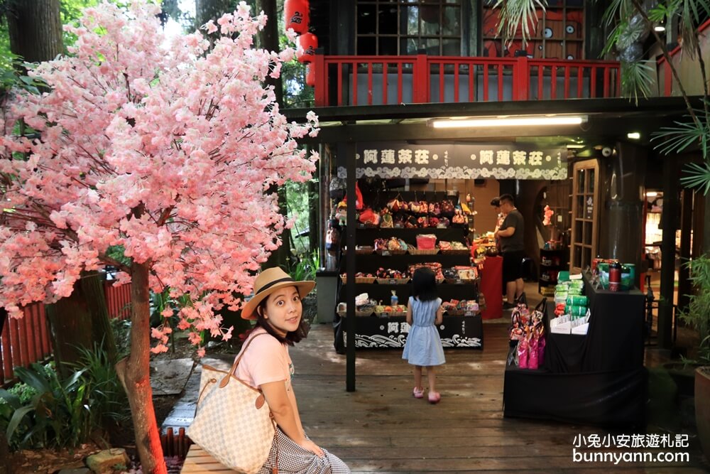 溪頭「妖怪村」人氣商圈，現烤咬人貓麵包好好吃，一日遊、附近景點攻略