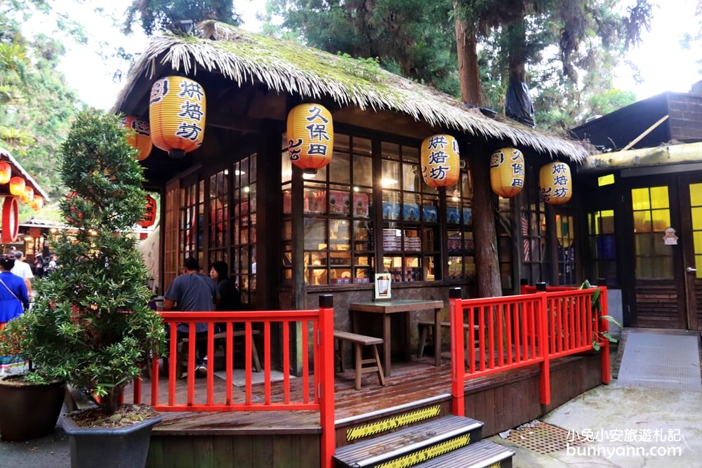溪頭「妖怪村」人氣商圈，現烤咬人貓麵包好好吃，一日遊、附近景點攻略
