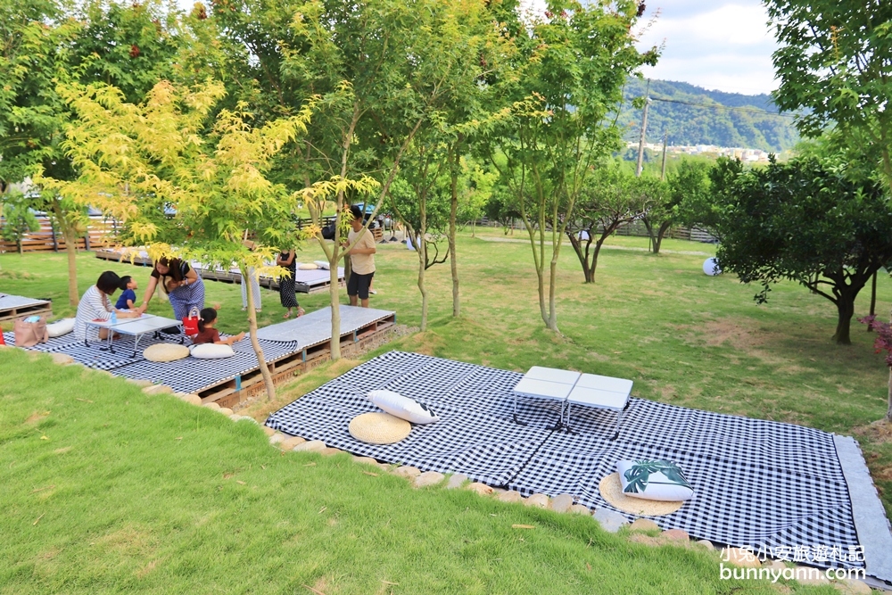 台中野餐秘密基地》日日木木草地餐廳，浪漫帳篷、橘子樹林，周末來這野餐~
