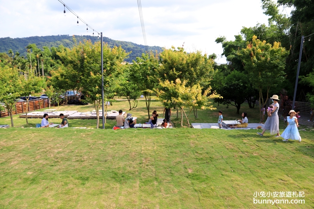 台中野餐秘密基地》日日木木草地餐廳，浪漫帳篷、橘子樹林，周末來這野餐~