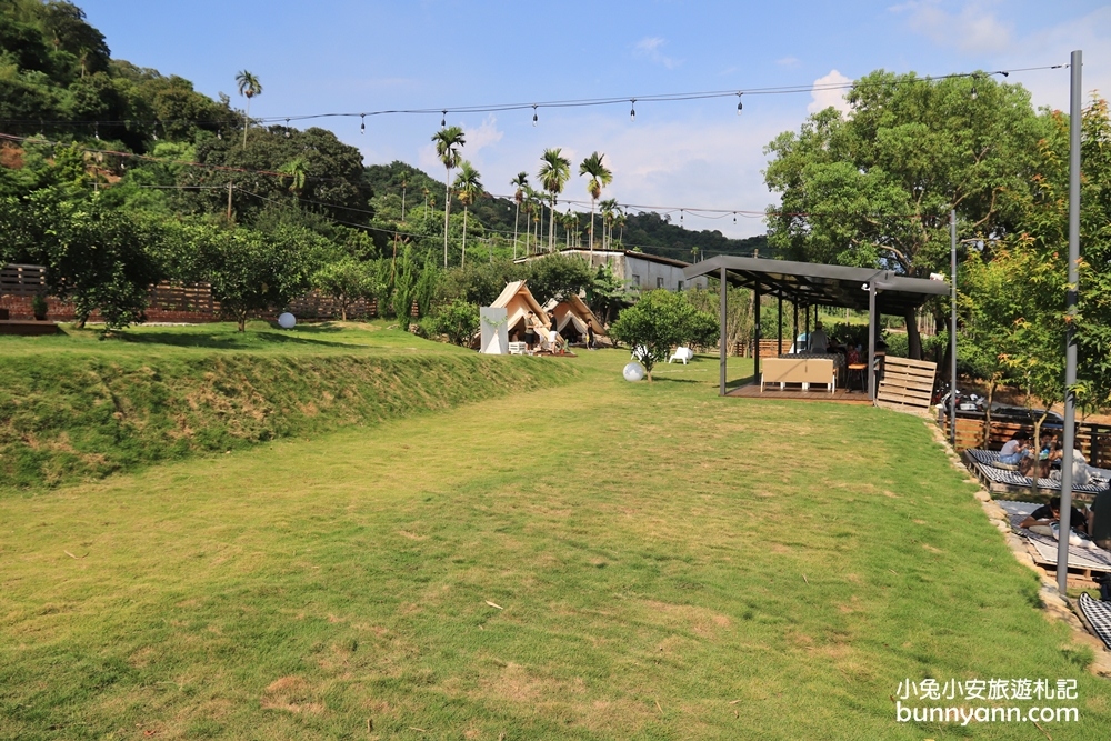 台中野餐秘密基地》日日木木草地餐廳，浪漫帳篷、橘子樹林，周末來這野餐~