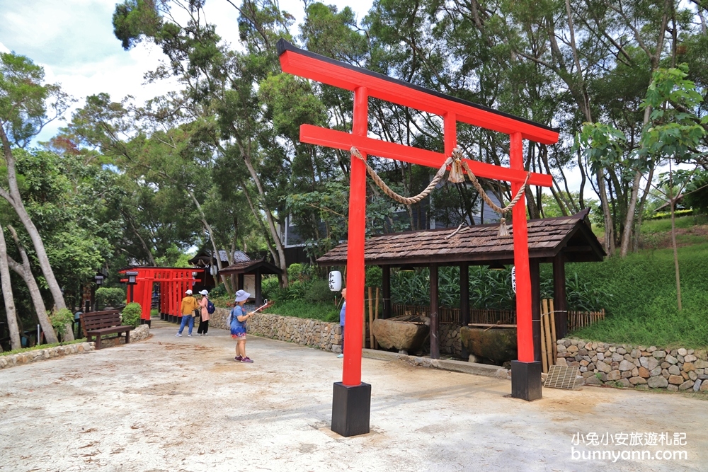 苗栗【綠意山莊】瞧見可愛的哈比屋、繽紛糖果屋、風車等豐富元素