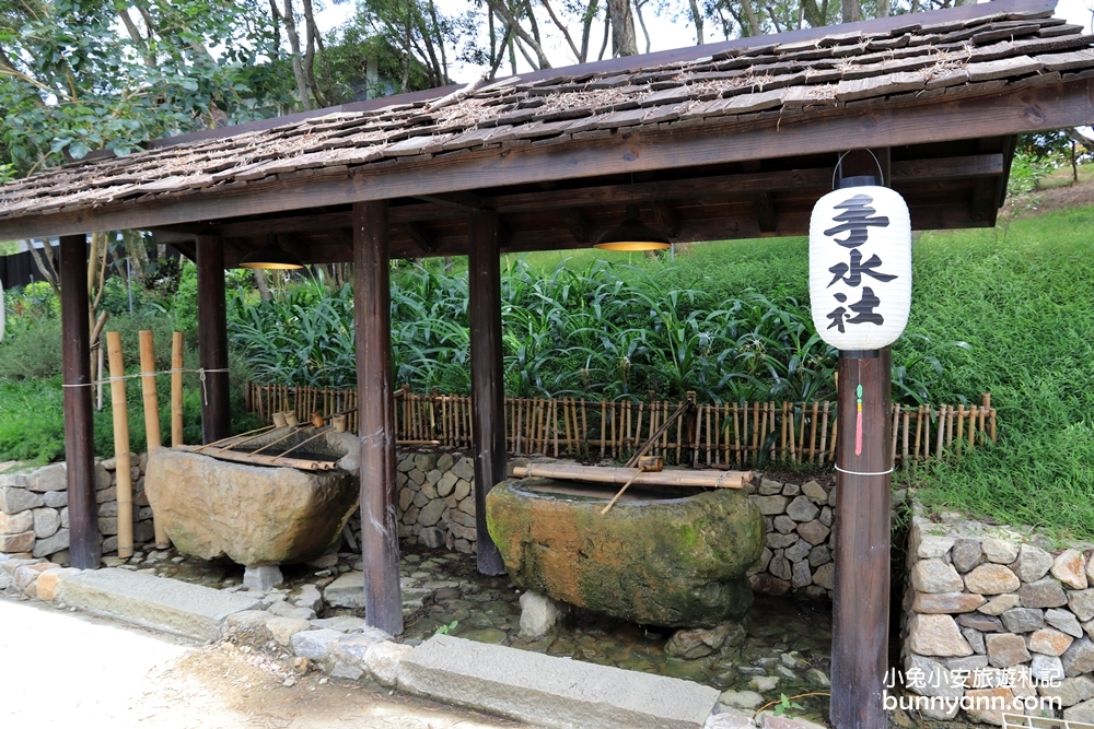 苗栗【綠意山莊】瞧見可愛的哈比屋、繽紛糖果屋、風車等豐富元素