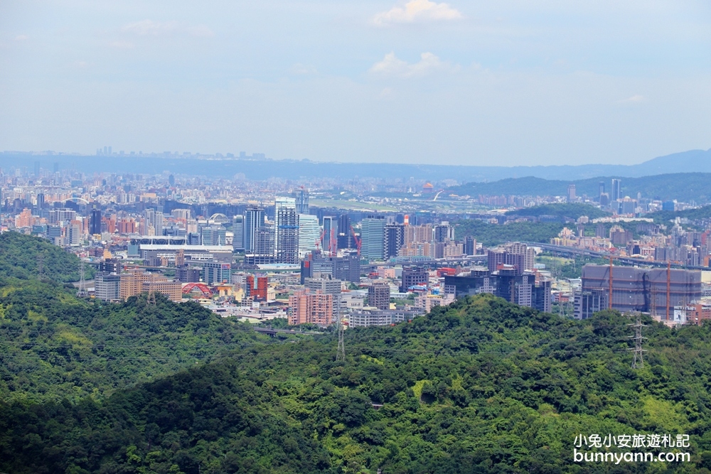 汐止【秀峰瀑布】來回三十分鐘入門級瀑布步道，大尖山自然景點