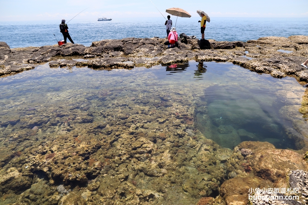 澎湖景點「龍蝦島」抓龍蝦吃泡麵，澎澎灘透明獨木舟一日遊。