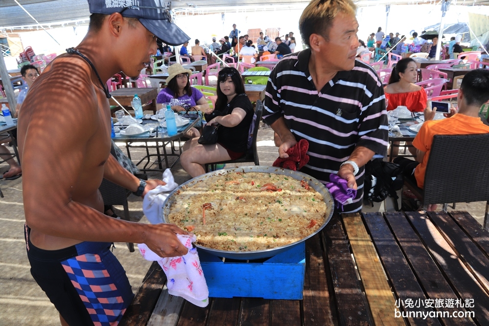 澎湖景點「龍蝦島」抓龍蝦吃泡麵，澎澎灘透明獨木舟一日遊。