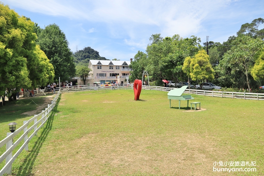 桃園大溪》富田花園農場，可愛羊駝、城堡、水上教堂一次拍個夠