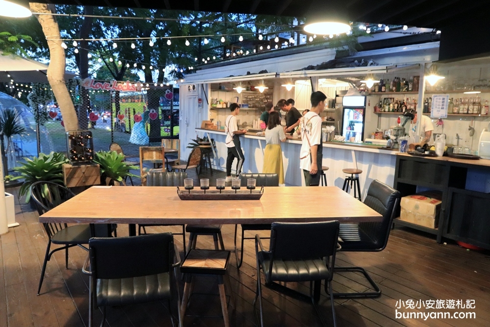 高雄【白色戀人貨櫃屋】美拍玻璃鞦韆、文青酒吧享受浪漫的夜晚