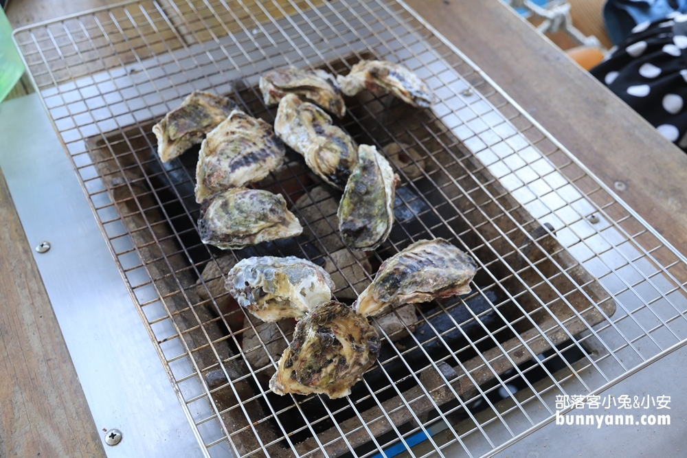澎湖【海洋牧場】搭半潛艇前往海上皇宮，牡蠣隨你烤+釣海魚真好玩