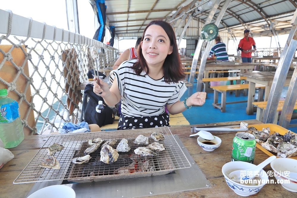 澎湖【海洋牧場】搭半潛艇前往海上皇宮，牡蠣隨你烤+釣海魚真好玩
