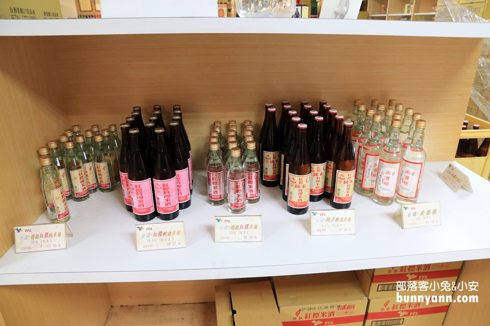 苗栗竹南啤酒廠來買啤酒喝，啤酒桶、北極熊彩繪免費拍