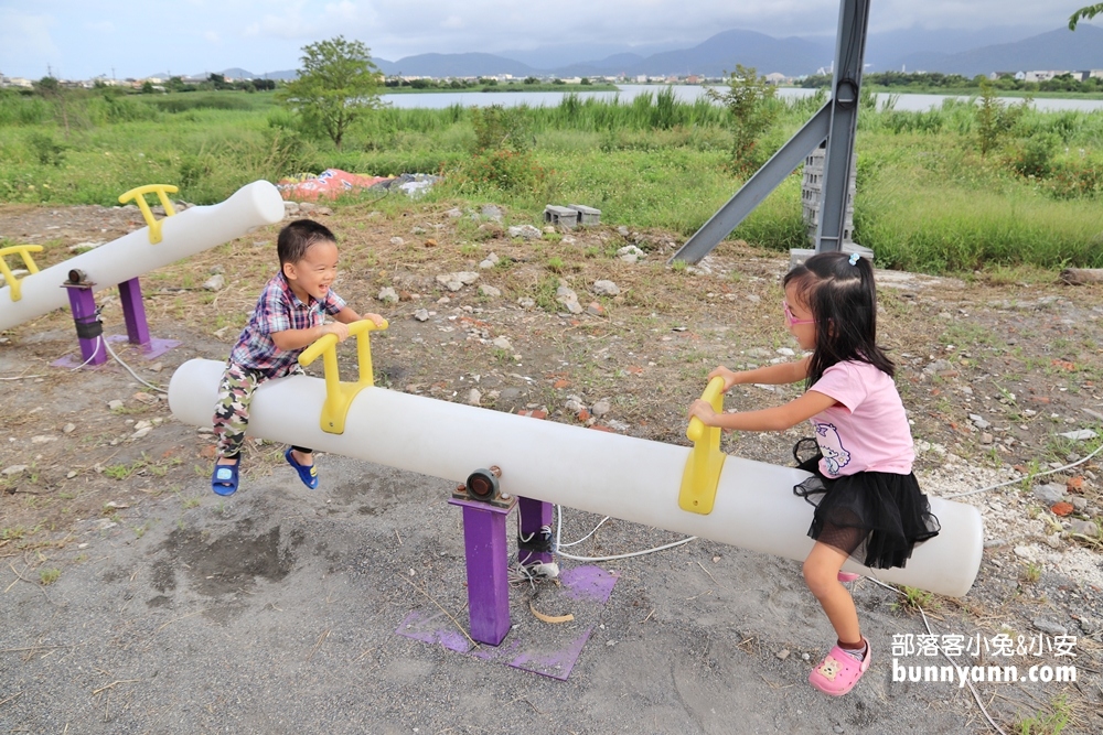 宜蘭新景點》親近小動物必收藏 !五十二甲休閒農場貼近大自然，餵梅花鹿、小山羊好好玩～