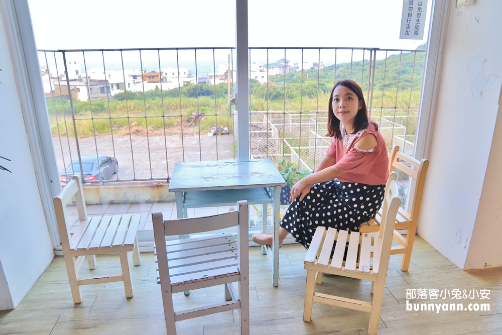看海喝一杯「白日夢tea & cafe」發呆看海、漂流木迷宮，海景下午茶～