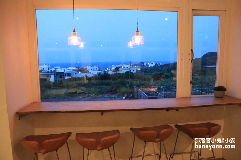 看海喝一杯「白日夢tea & cafe」發呆看海、漂流木迷宮，海景下午茶～