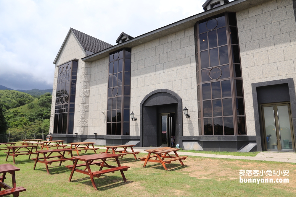 宜蘭金車伯朗咖啡城堡一館二館，可以看海跟龜山島的伯朗咖啡館!!