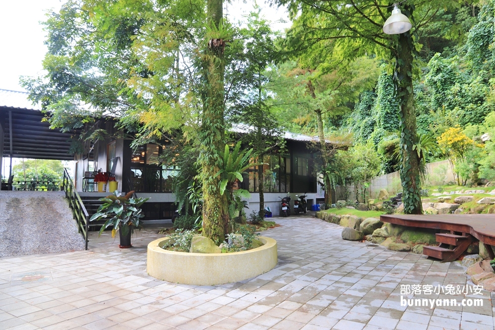 宜蘭鳳梨屋水上莊園｜夢幻鞦韆＋鳳梨泳池拍好拍滿！